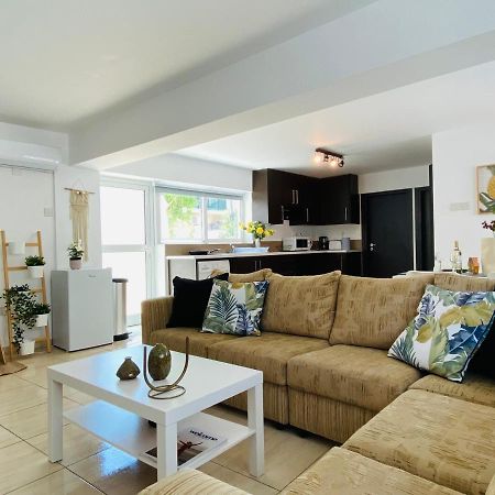 Serena'S 2-Br Apartment In Larnaca Exteriör bild
