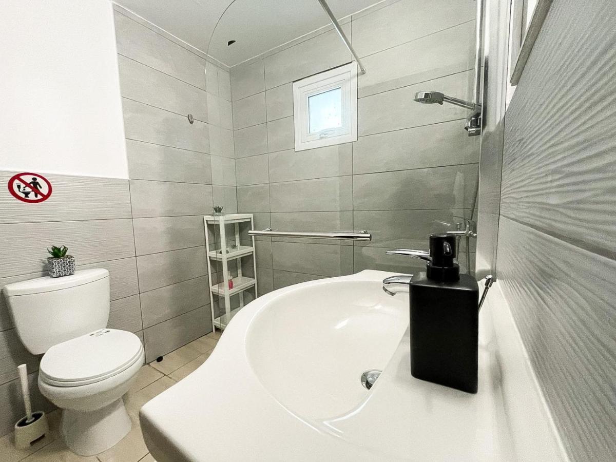 Serena'S 2-Br Apartment In Larnaca Exteriör bild