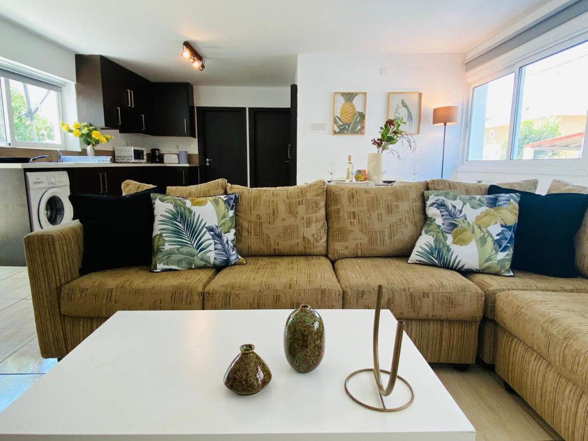 Serena'S 2-Br Apartment In Larnaca Exteriör bild