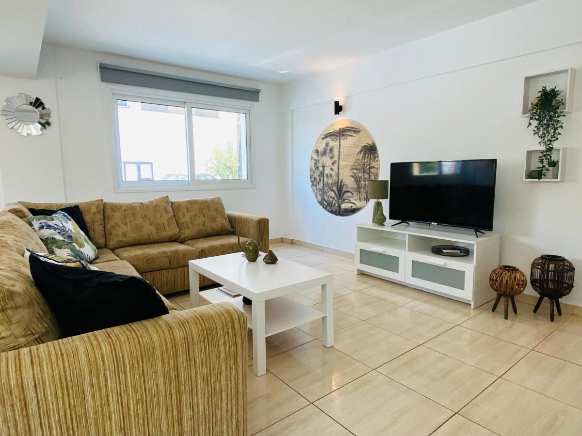 Serena'S 2-Br Apartment In Larnaca Exteriör bild