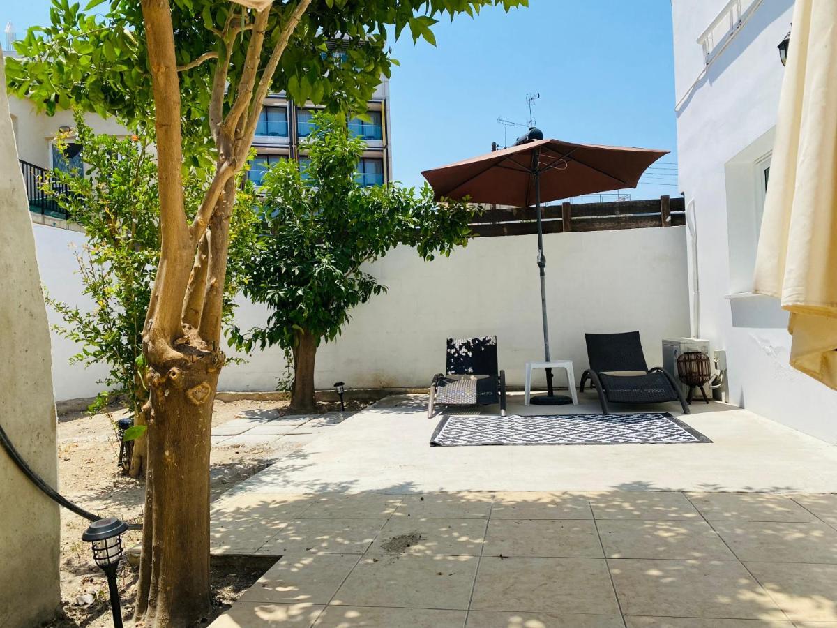 Serena'S 2-Br Apartment In Larnaca Exteriör bild