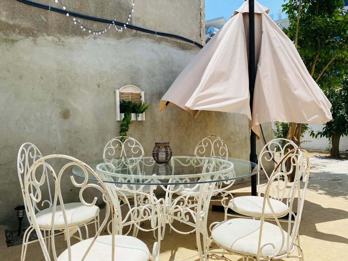 Serena'S 2-Br Apartment In Larnaca Exteriör bild