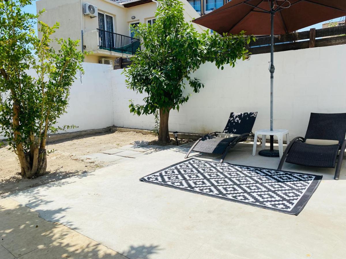 Serena'S 2-Br Apartment In Larnaca Exteriör bild