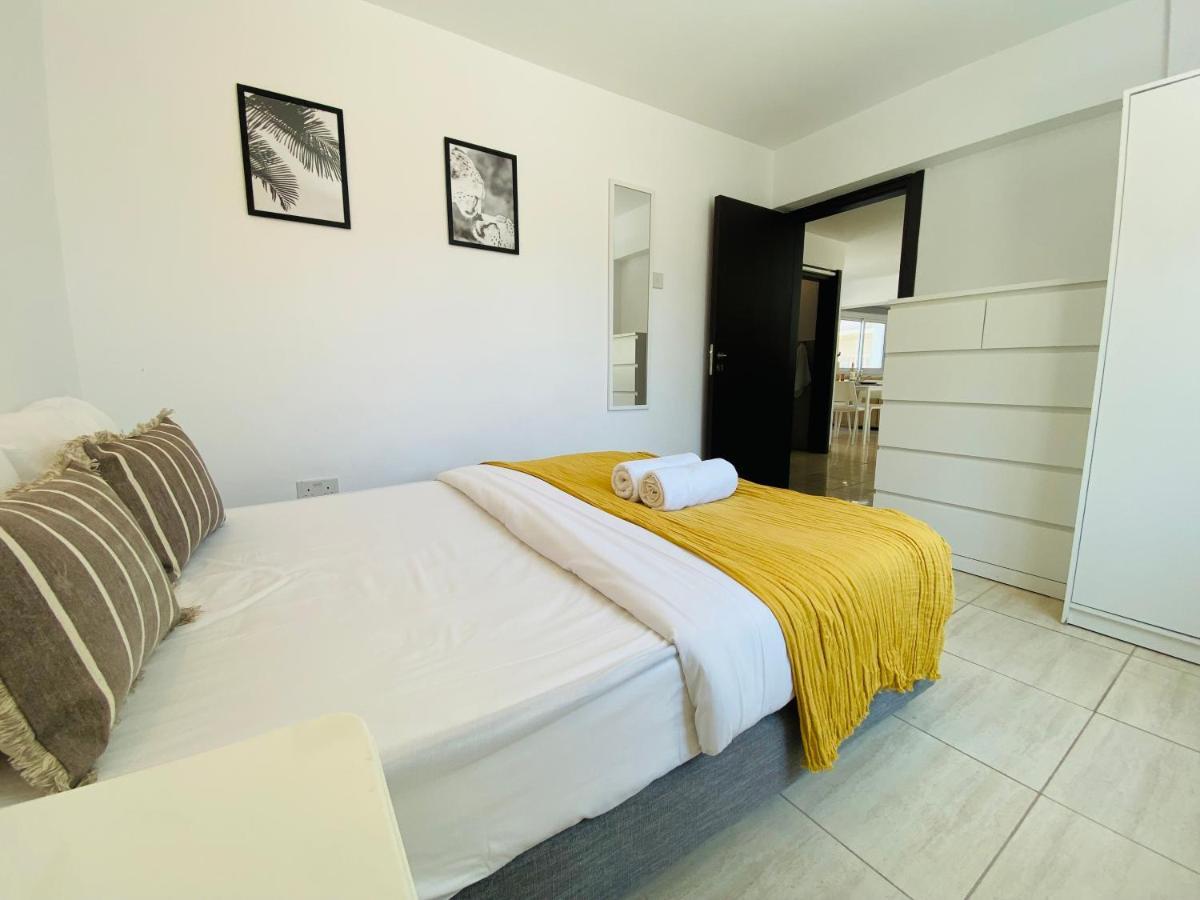 Serena'S 2-Br Apartment In Larnaca Exteriör bild